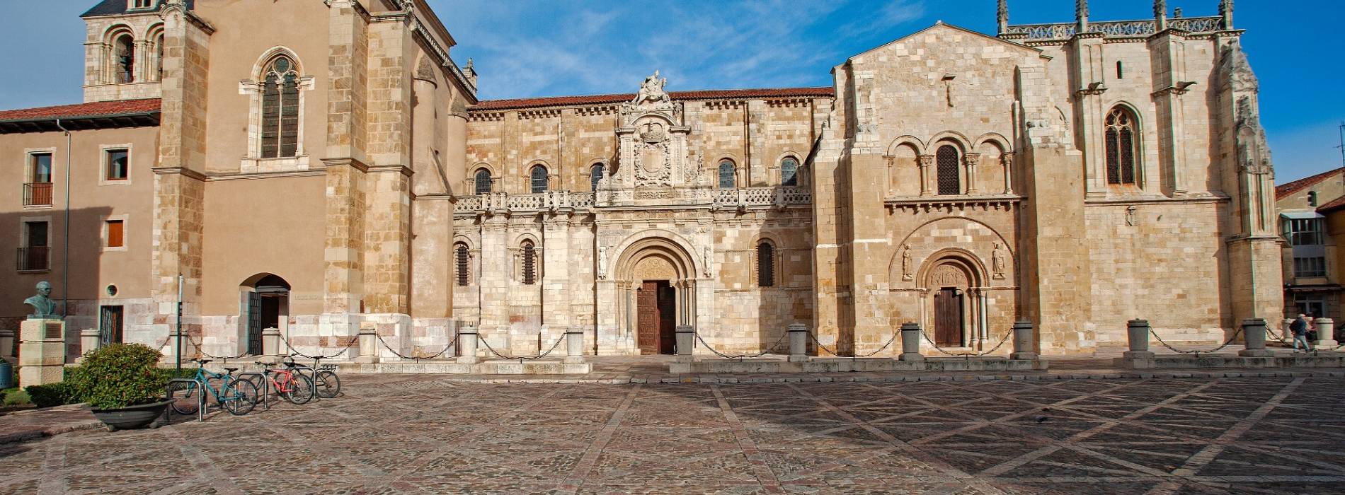Real Colegiata de San Isidoro en León - fachada